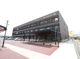 広々とした施設エントランス