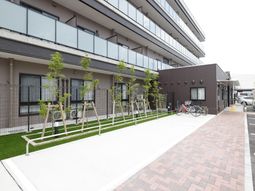 モダンな建物の外観