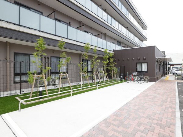モダンな建物の外観