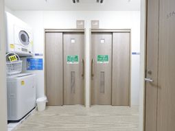 清潔なコインランドリー