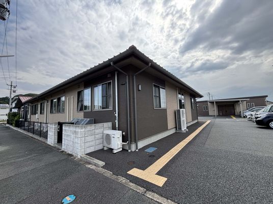 駐車場のある建物
