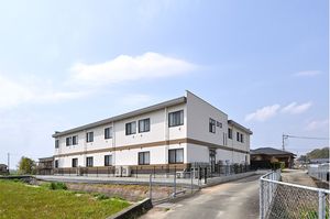 明るい雰囲気の施設外観