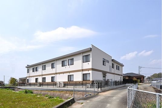 明るい雰囲気の施設外観