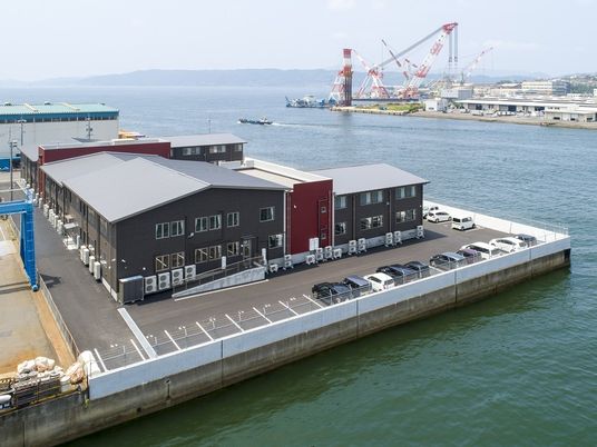 海沿いの外観  