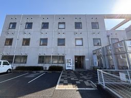 3階建ての建物外観
