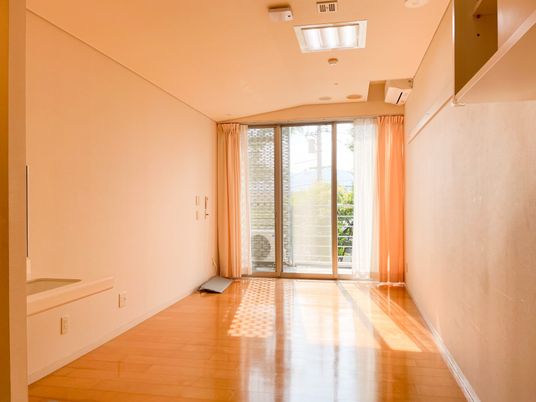光が差し込む居室