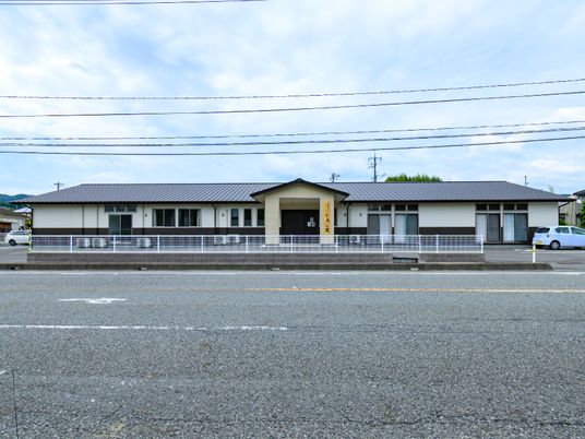 清潔感のある外観の建物