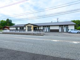 広々とした建物の外観