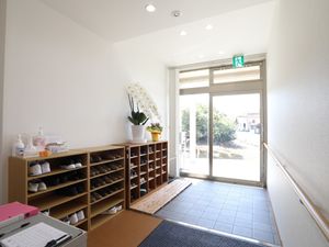明るく清潔なエントランス