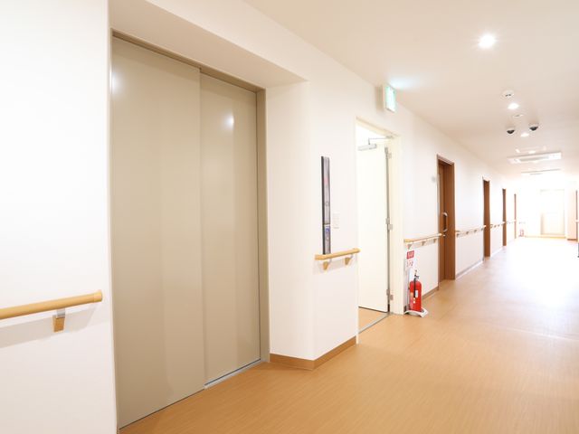 清潔感のある広い廊下