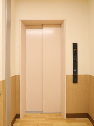 シンプルな空の棚
