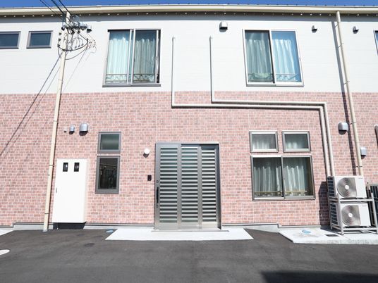 新築そうな建物の外観