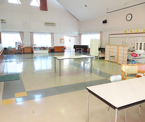 自然光が入る広間