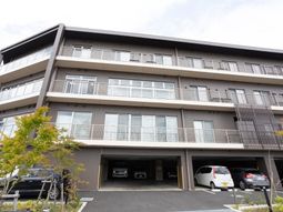 現代的デザインの建物外観