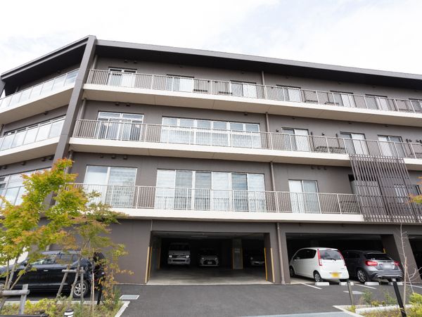 現代的デザインの建物外観