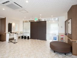 明るい広々フロントエリア