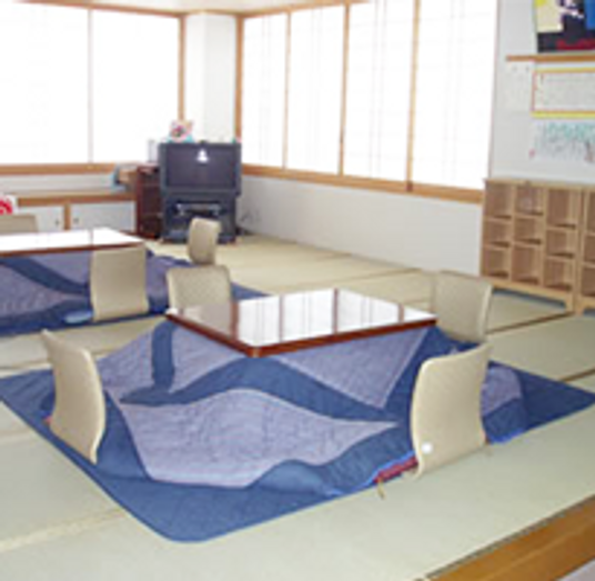 畳とテーブルの和室