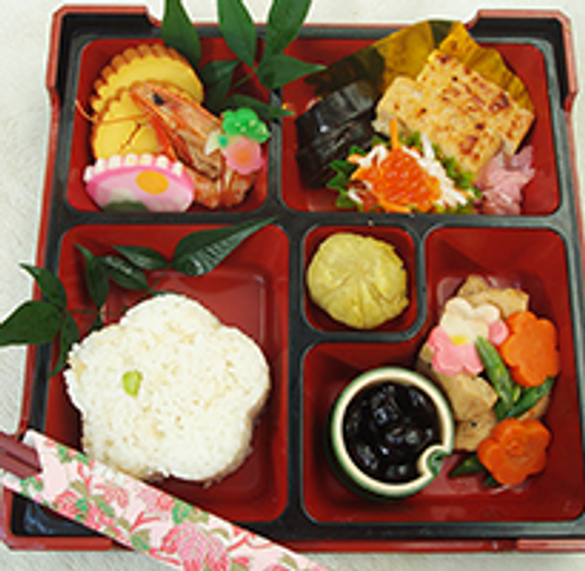 豪華な料理の和膳