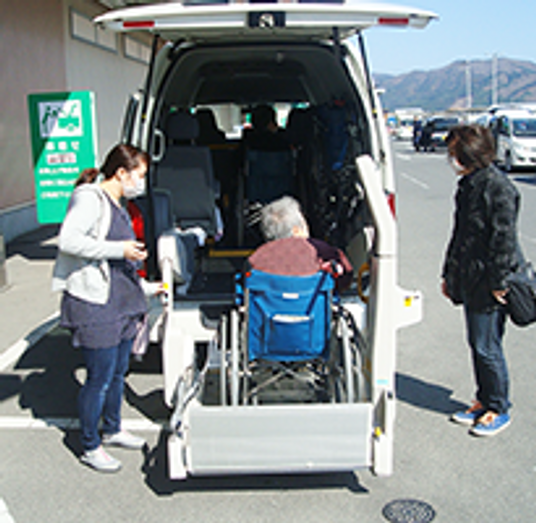 施設送迎の様子
