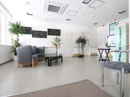 清潔感のあるラウンジ