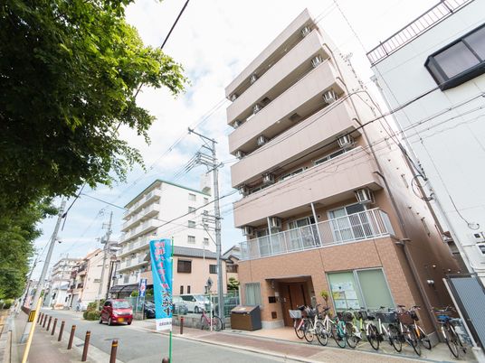 都市型施設の外観