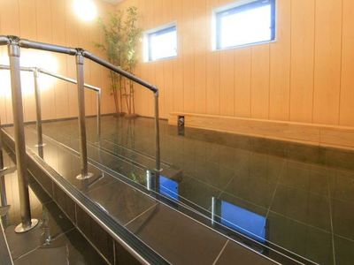 明るく清潔な浴室