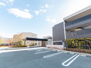 広々とした明るいエントランス