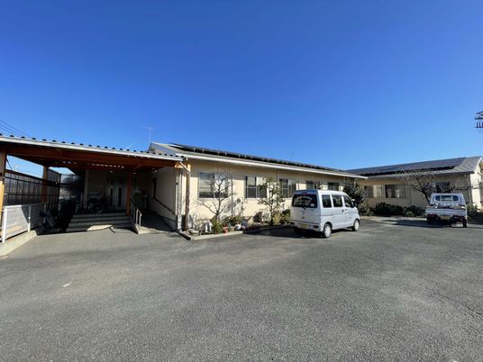 静かな外観