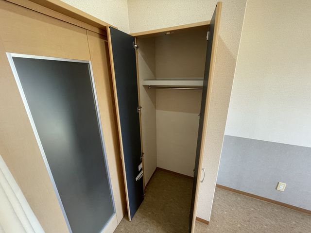 開いたクローゼット