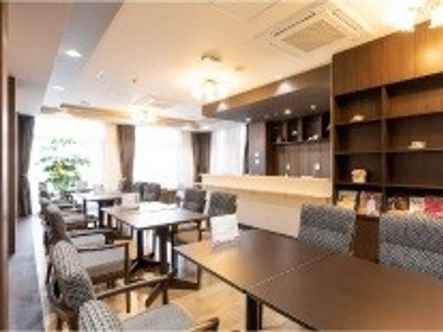 スタイリッシュな食堂 食堂 心地よい空間の食堂で、利用者様に喜びの提供を一緒にしませんか。