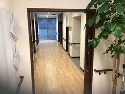 清潔感のある施設の廊下