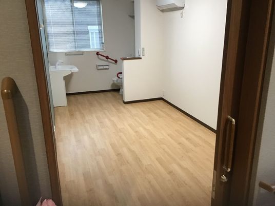 広々とした明るい居室