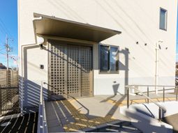 明るいエントランスの様子