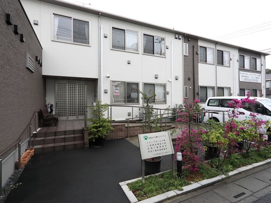 清潔感のある建物の外観