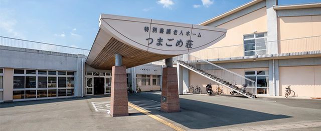 施設の正面玄関