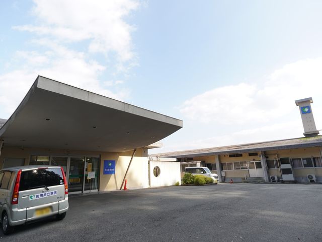 広いエントランス エントランス 開放的な空間が広がり、車の乗り入れもスムーズな施設前のエントランスです。