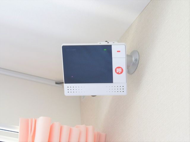 安全確認装置 無線式ナースコール Vcam 利用者の安全を見守る最新の確認装置が整っており、迅速な対応が可能となっています。働く環境の安心感があります。