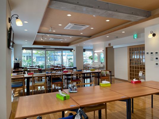 開放的なダイニングルーム