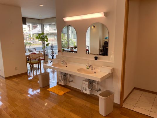 洗面台とリビング