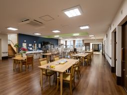 明るい食堂スペース