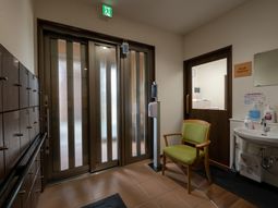 明るい待合スペース