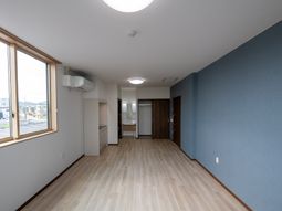 広々とした明るい居室