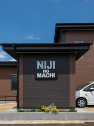 看板前の施設外観