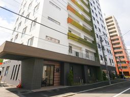 モダンな建物エントランス