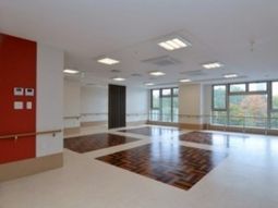 広々とした明るい多目的室