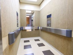 モダンなデザインの廊下