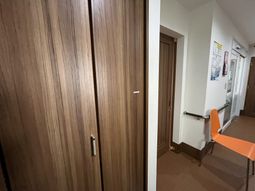 椅子と廊下