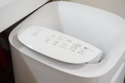 最新型の温水洗浄便座