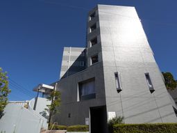 現代的な建物の外観
