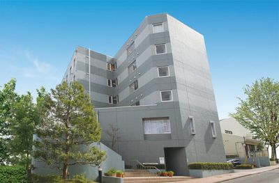 落ち着いた建物の外観